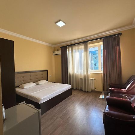 Express Hotel Yerevan Ngoại thất bức ảnh