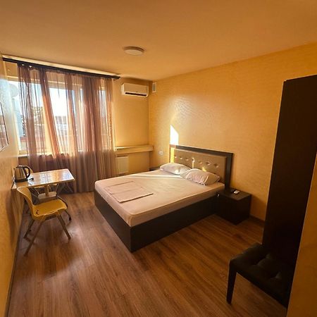 Express Hotel Yerevan Ngoại thất bức ảnh