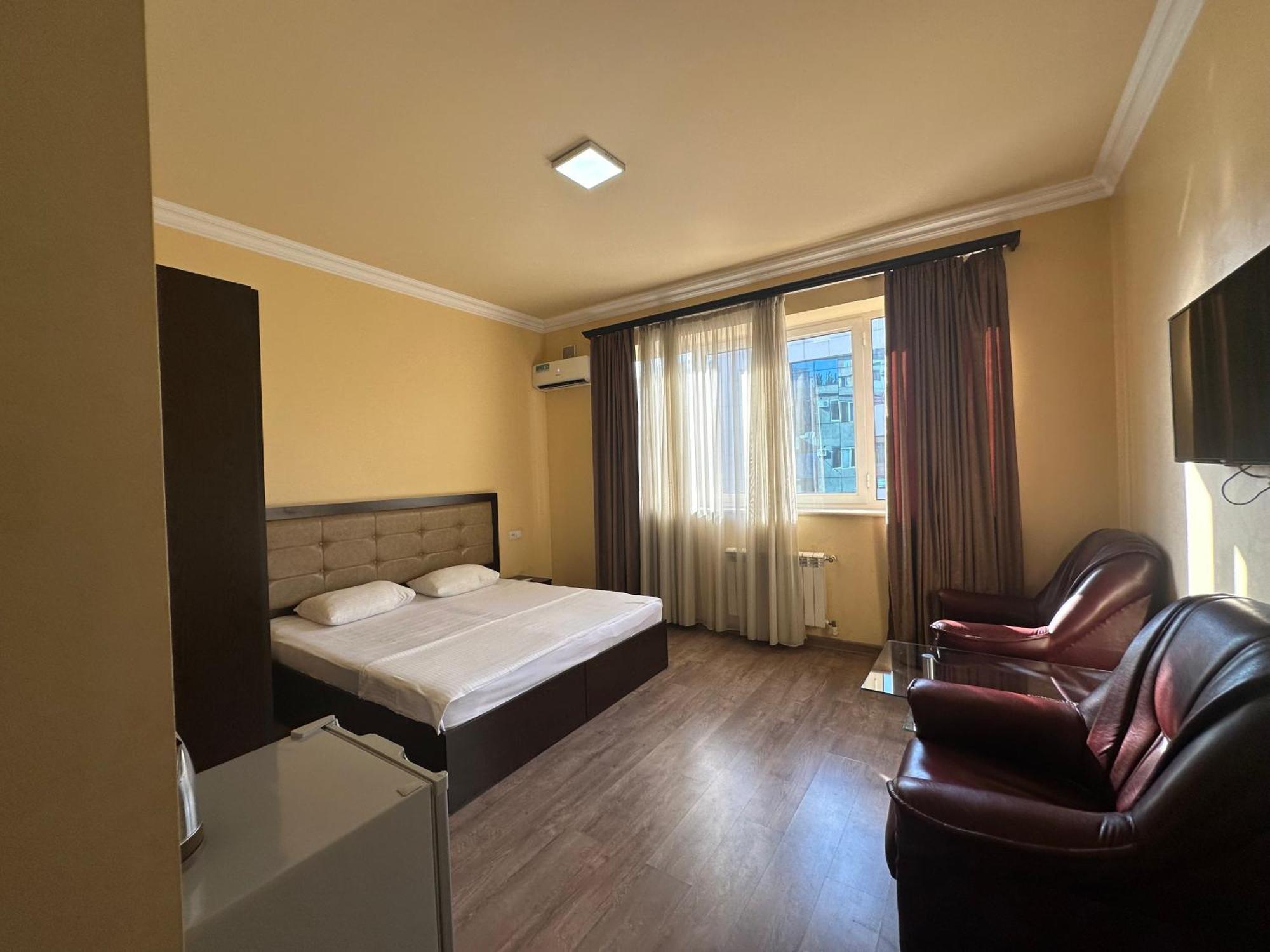 Express Hotel Yerevan Ngoại thất bức ảnh