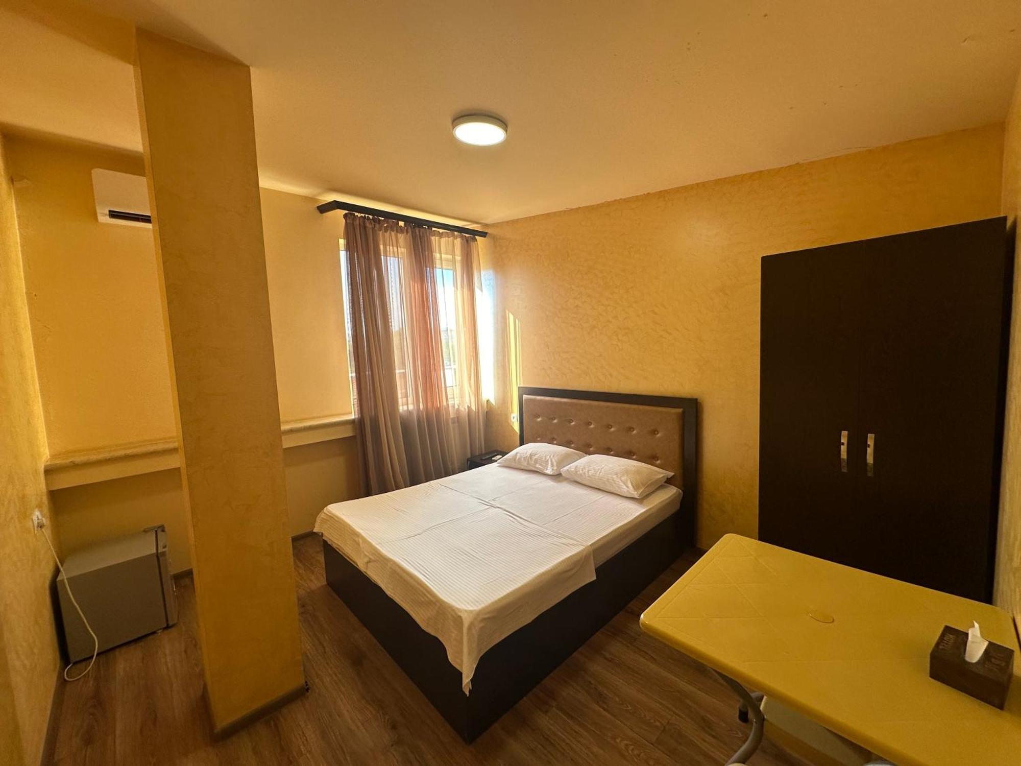 Express Hotel Yerevan Ngoại thất bức ảnh