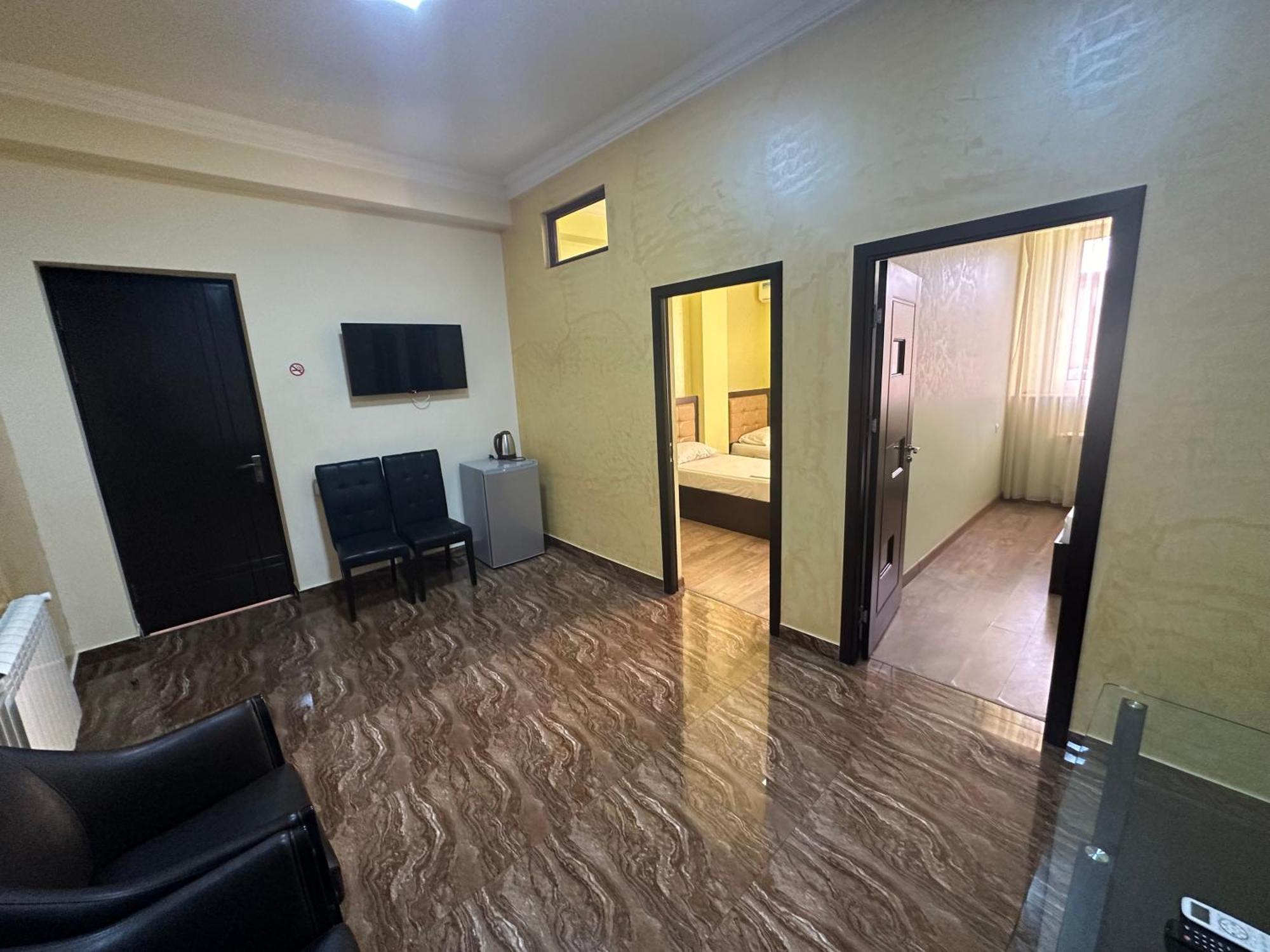 Express Hotel Yerevan Ngoại thất bức ảnh