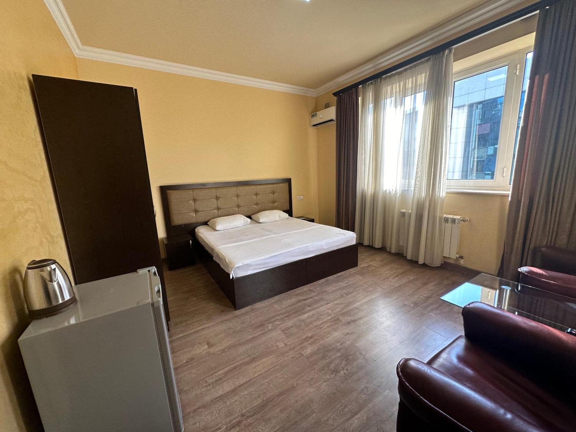 Express Hotel Yerevan Ngoại thất bức ảnh