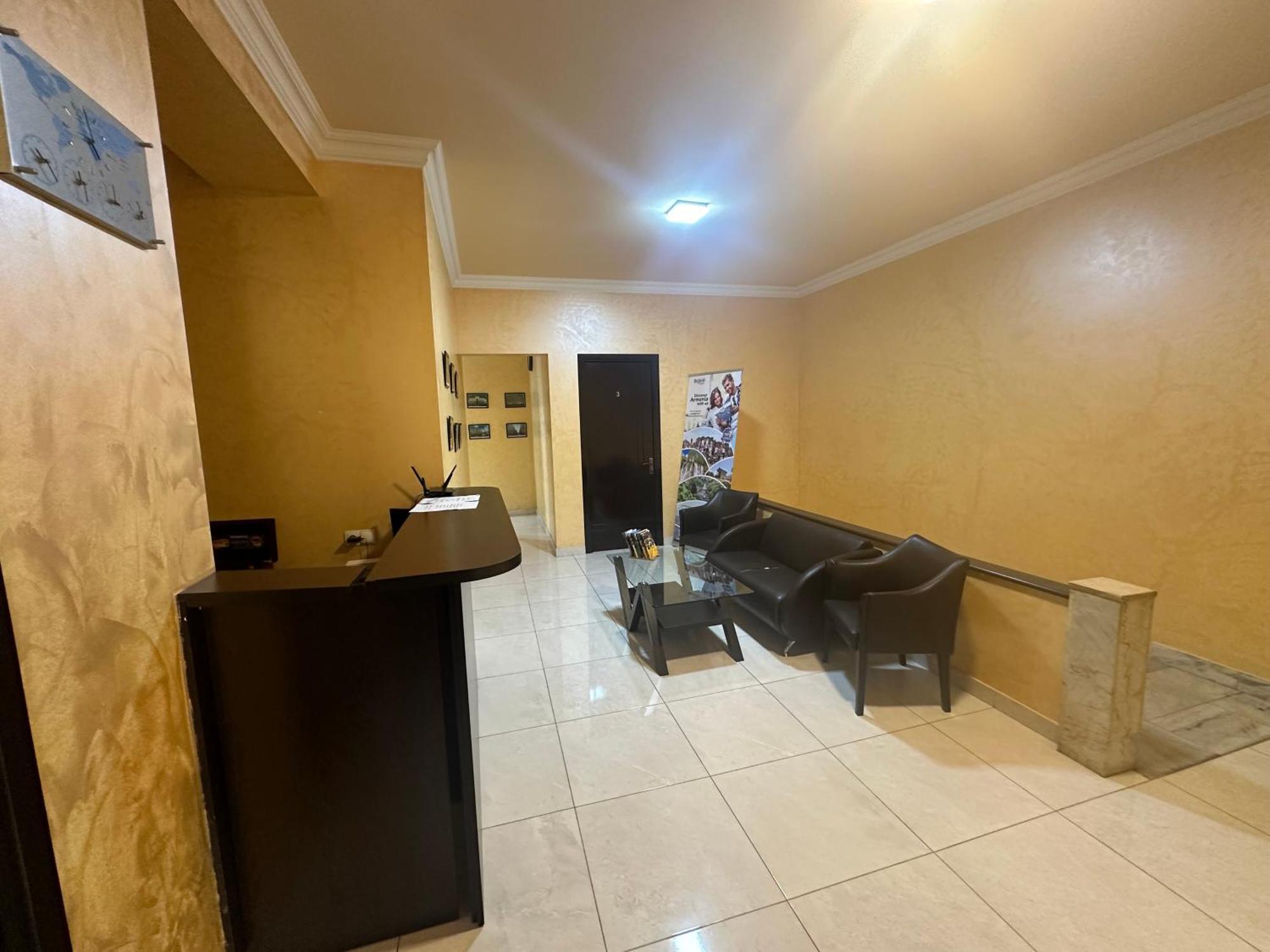 Express Hotel Yerevan Ngoại thất bức ảnh