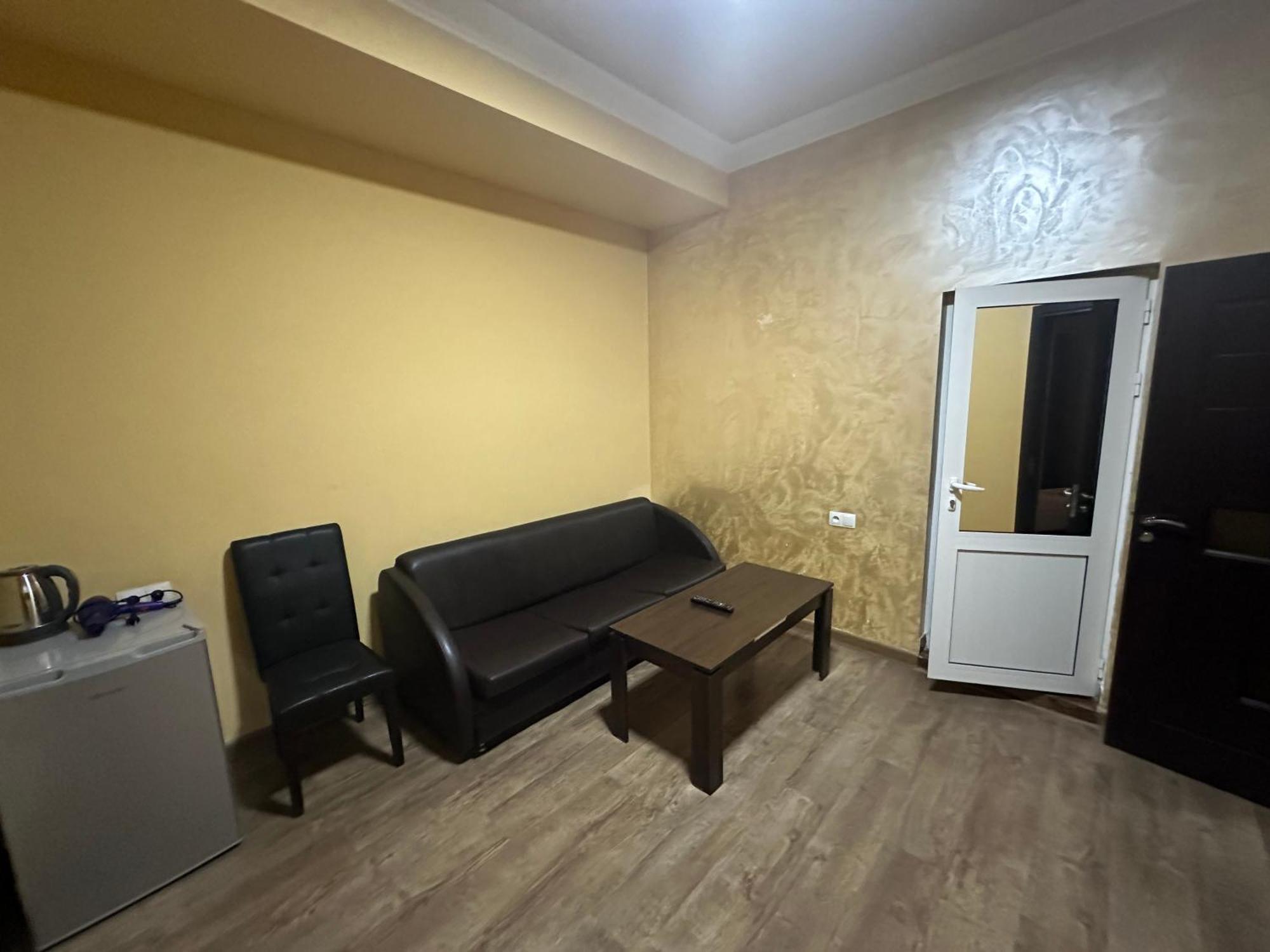 Express Hotel Yerevan Ngoại thất bức ảnh