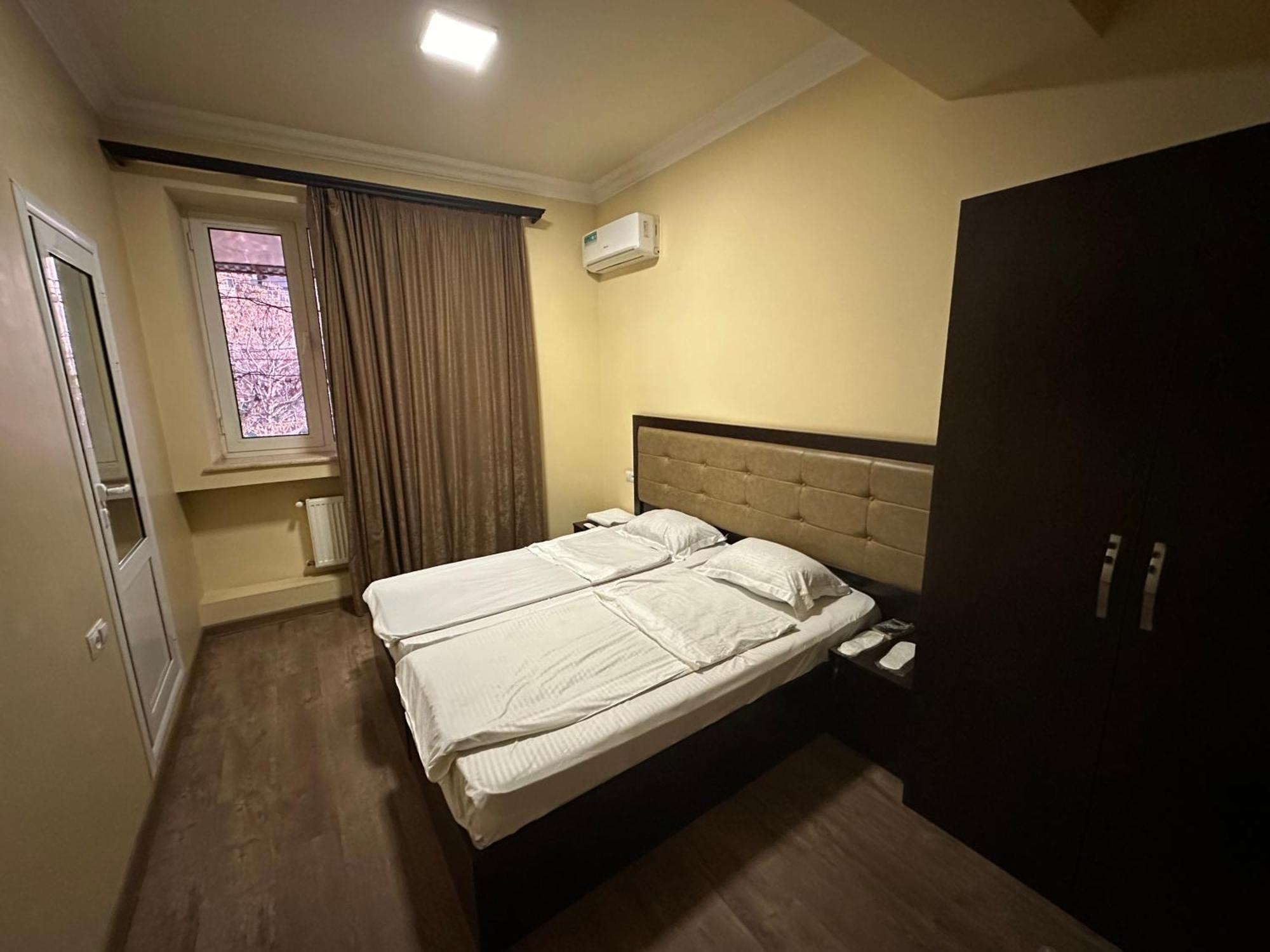 Express Hotel Yerevan Ngoại thất bức ảnh