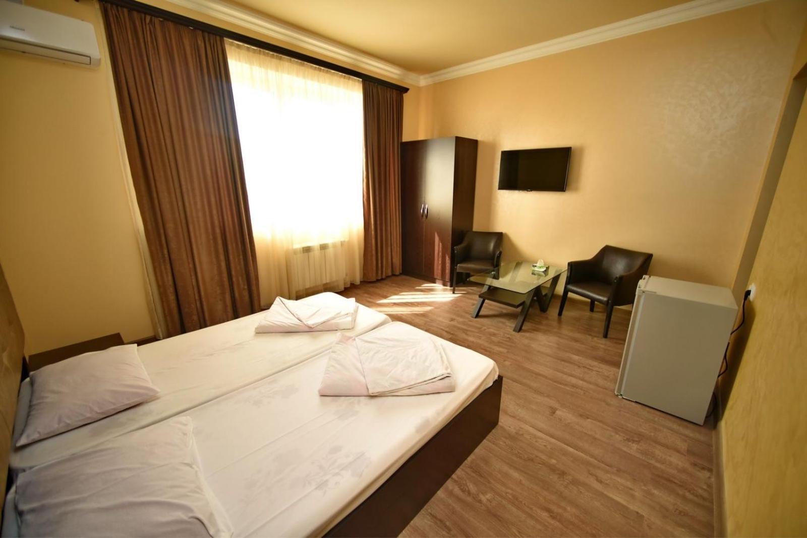 Express Hotel Yerevan Ngoại thất bức ảnh